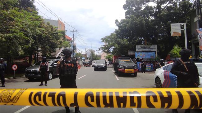 14 wounded in suspected bombing at Indonesia church