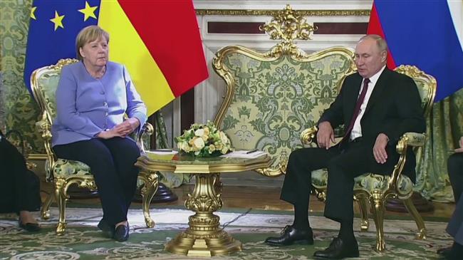 Putin, Merkel hold talks in Moscow